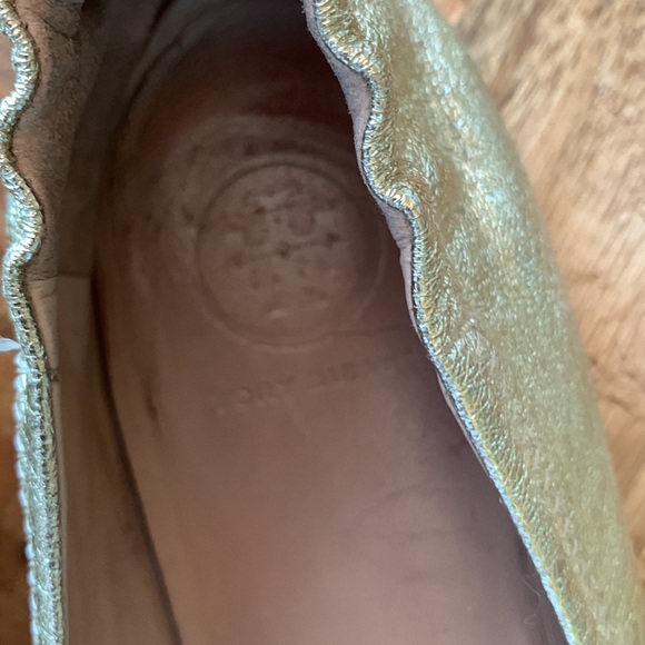 Tory Burch ballet flats. Gold metallic. - Picture 5 of 9